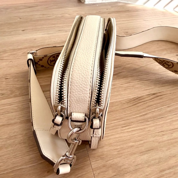 Tory Burch Ivory and Tan Crossbody Bag - Picture 6 of 7